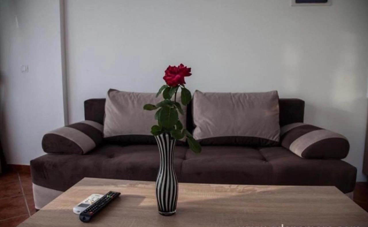 Delux Apartmani Dobra Voda Eksteriør bilde
